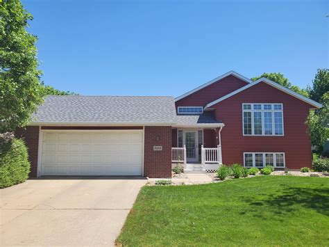This property boasts a welcoming open-concept floor plan, perfect for relaxation and entertainment. . Houses rent sioux falls south dakota